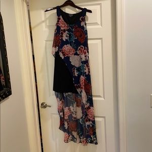 Like new! bebe asymmetrical hi low floral dress